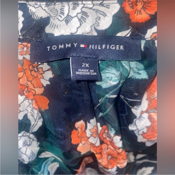 Tommy Hilfiger size 2X sheer, 3/4 sleeves - Picture 6 of 6